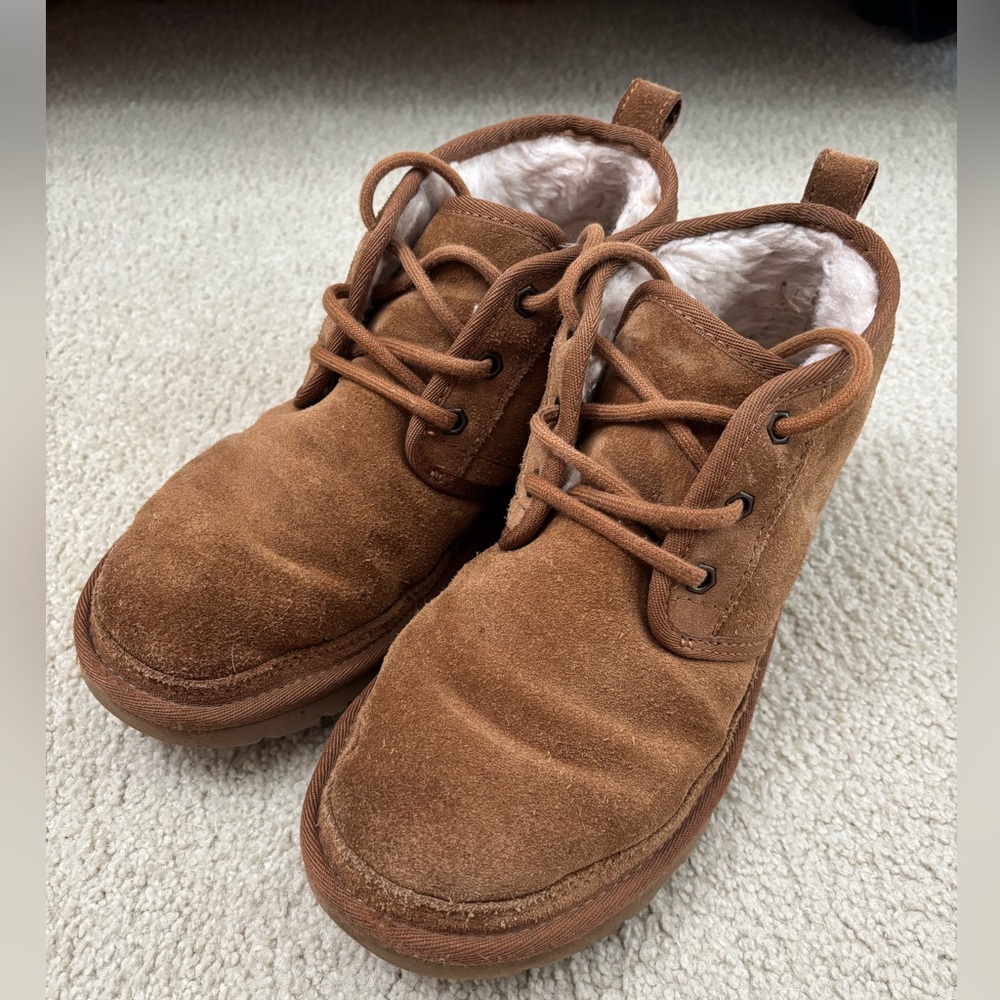 UGGS - Picture 4 of 4